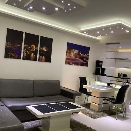 Grey Apartment Ni Extérieur photo