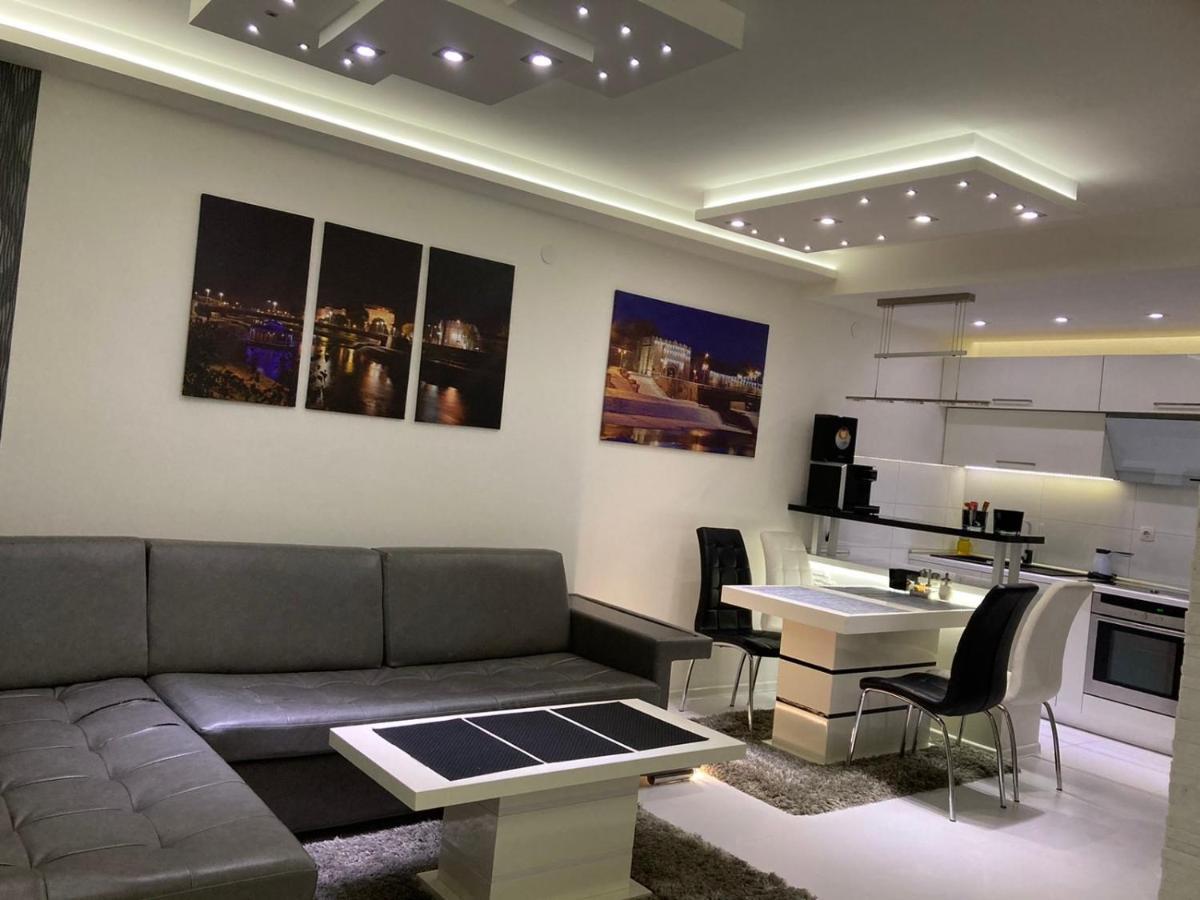 Grey Apartment Ni Extérieur photo