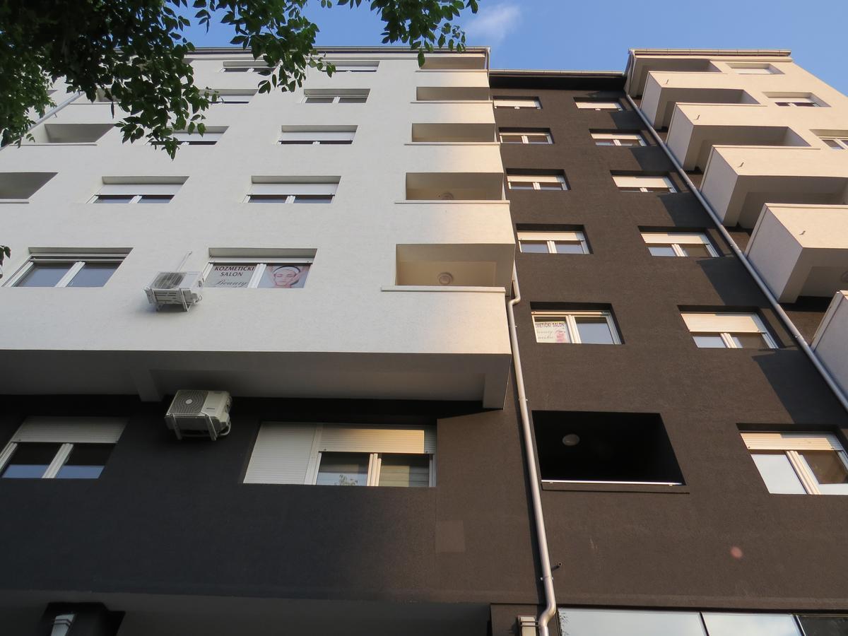 Grey Apartment Ni Extérieur photo