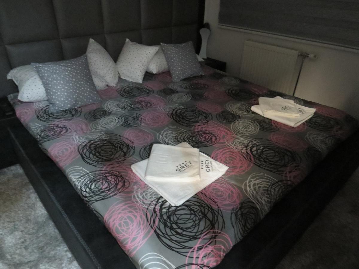 Grey Apartment Ni Extérieur photo