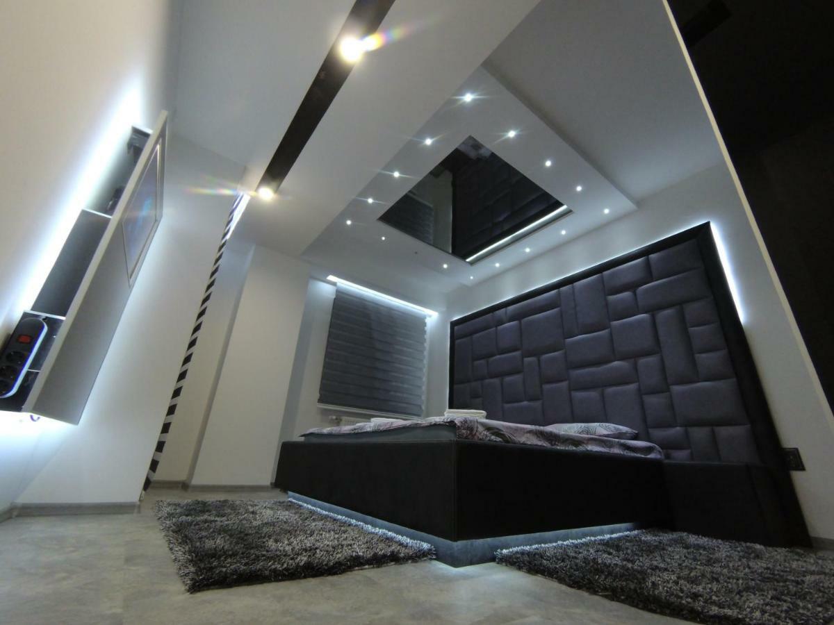 Grey Apartment Ni Extérieur photo