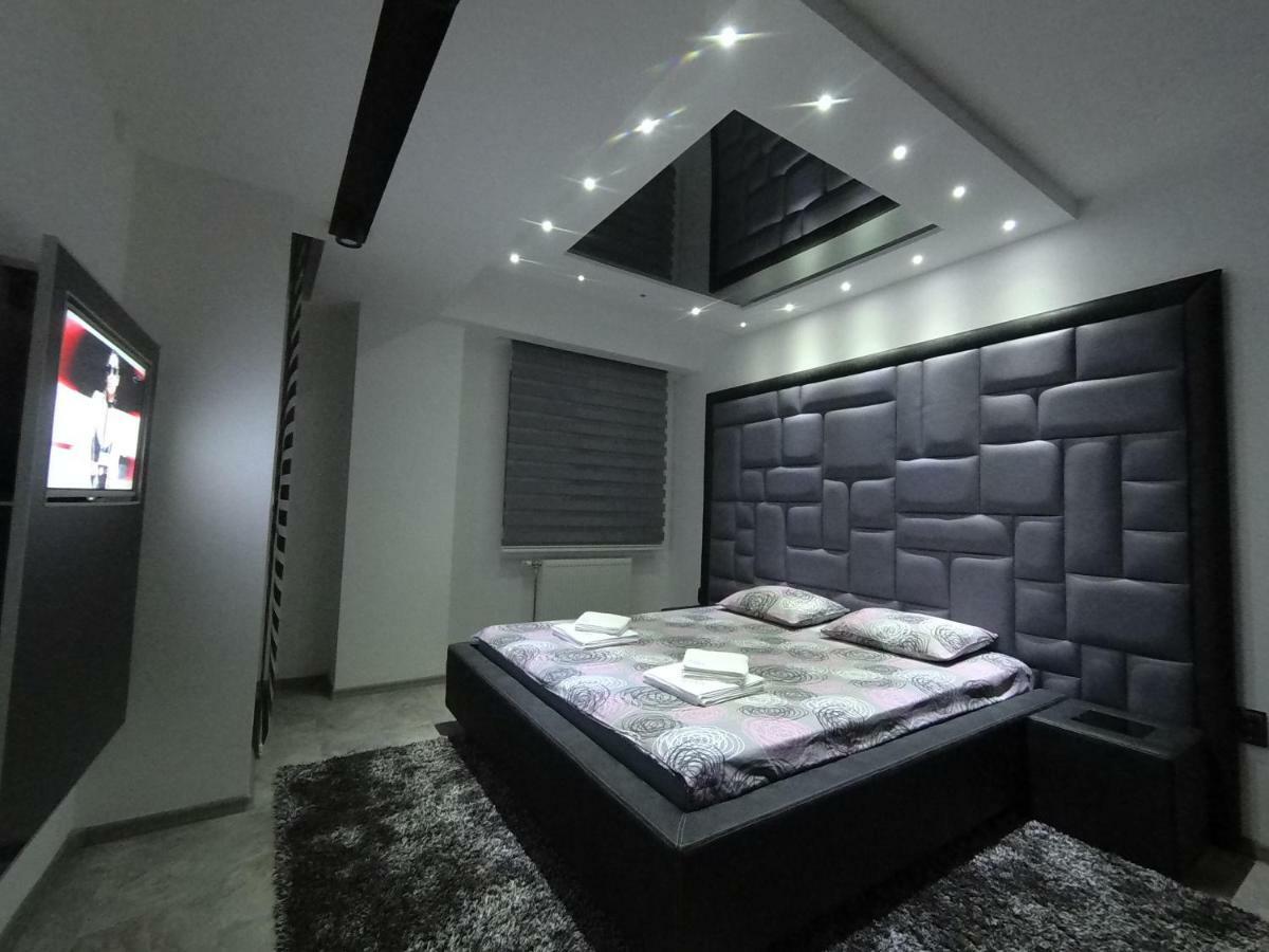 Grey Apartment Ni Extérieur photo