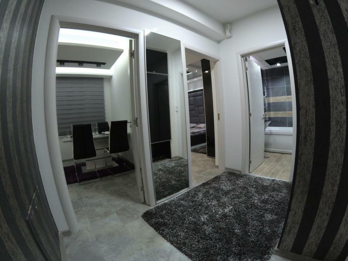 Grey Apartment Ni Extérieur photo