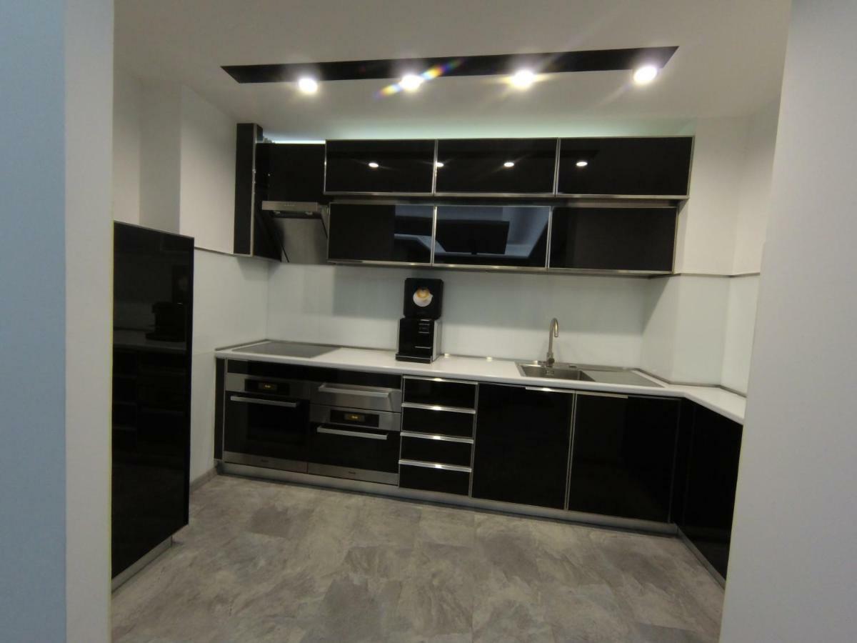 Grey Apartment Ni Extérieur photo