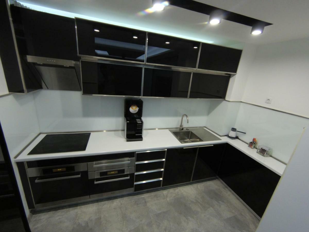 Grey Apartment Ni Extérieur photo