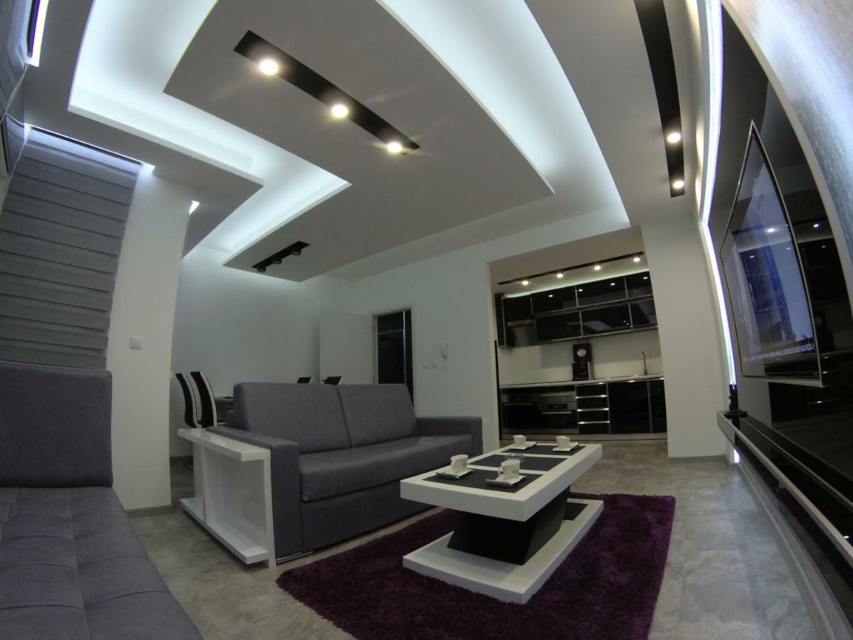 Grey Apartment Ni Extérieur photo