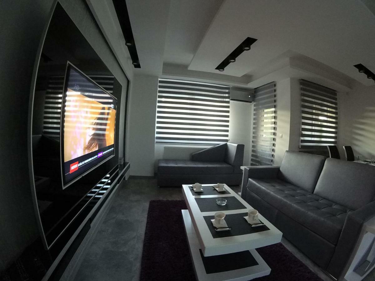 Grey Apartment Ni Extérieur photo