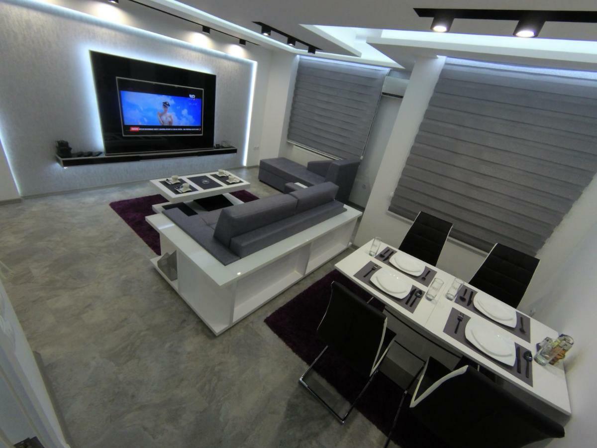 Grey Apartment Ni Extérieur photo